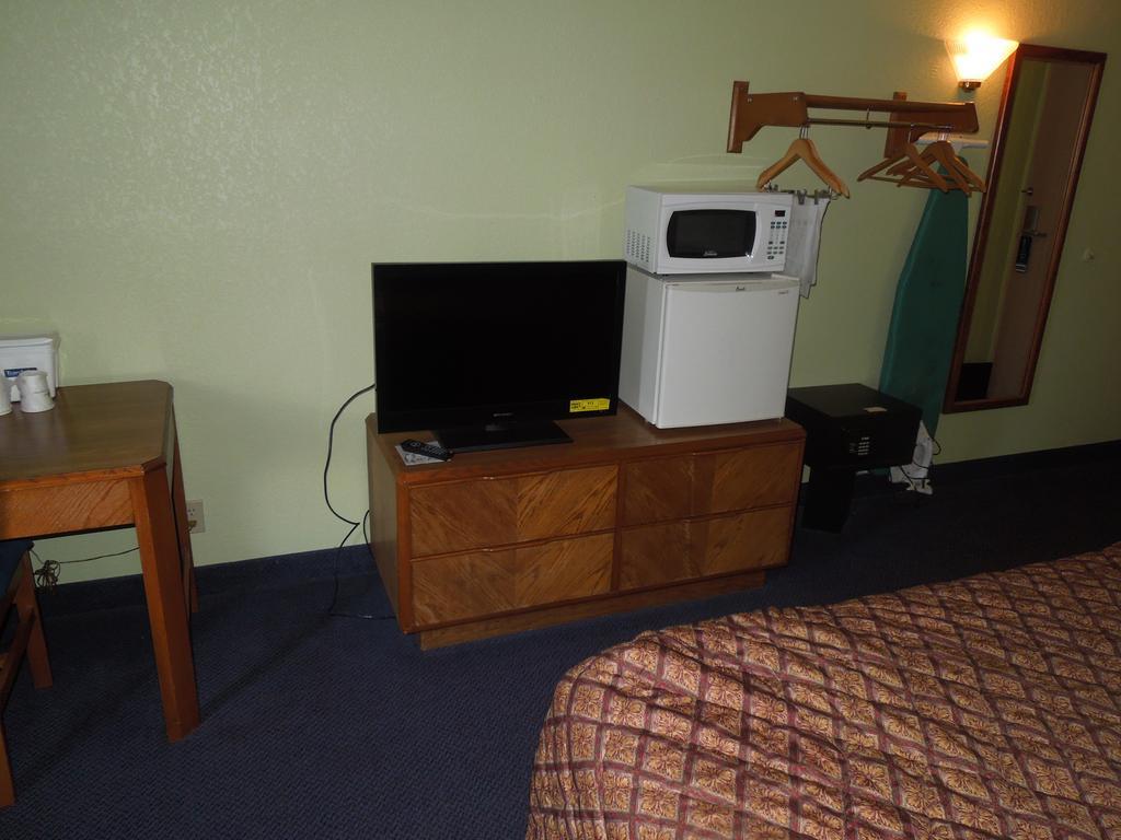 Travelodge - Cincinnati Sharonville Δωμάτιο φωτογραφία