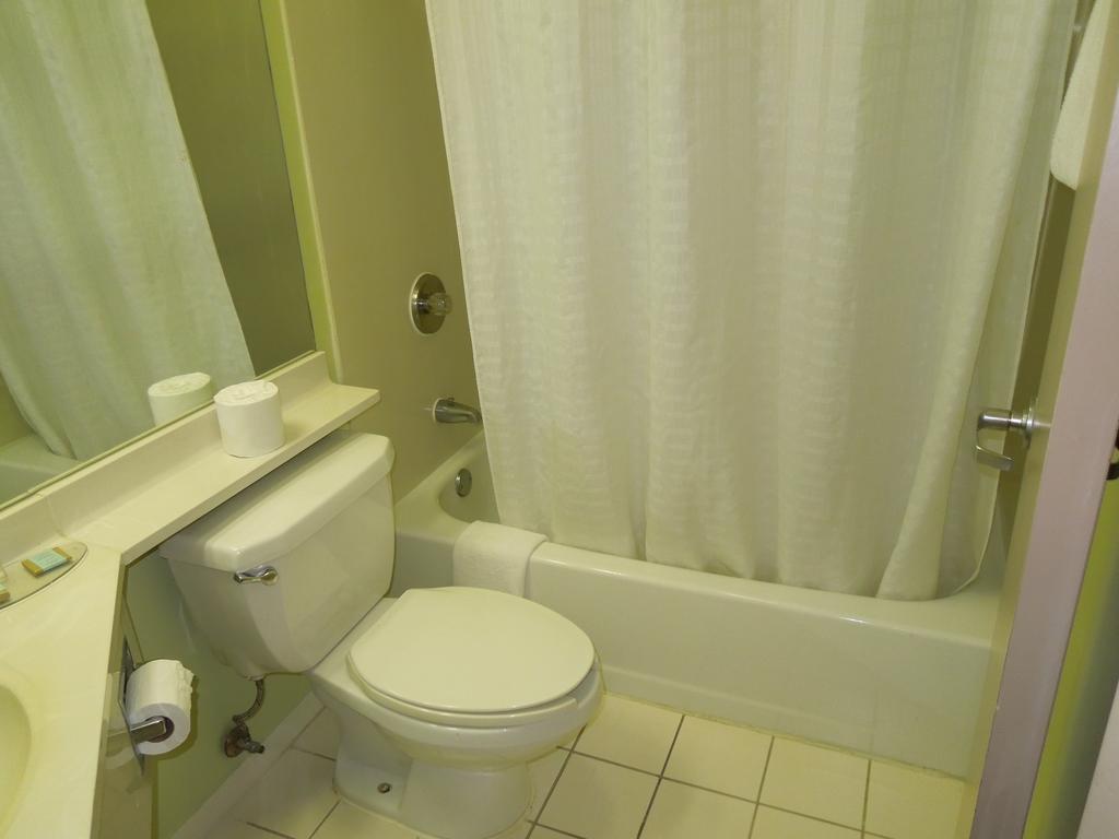 Travelodge - Cincinnati Sharonville Δωμάτιο φωτογραφία