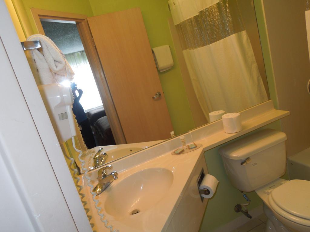 Travelodge - Cincinnati Sharonville Δωμάτιο φωτογραφία